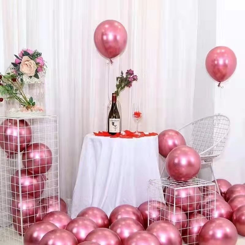 誕生日に風船を配置して結婚します。現場に風船を配置します。|undefined