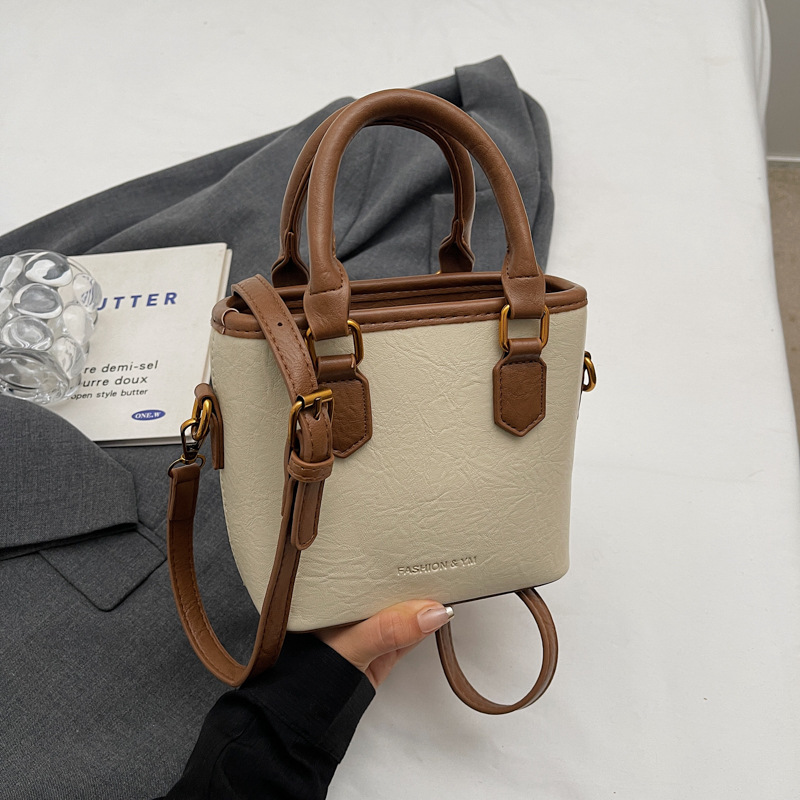 Bolsa de balde para mujeres 2024 nuevo retro versátil bolso de hombro portátil otoño-invierno súper caliente nicho de diseño de alta calidad bolso de mujer