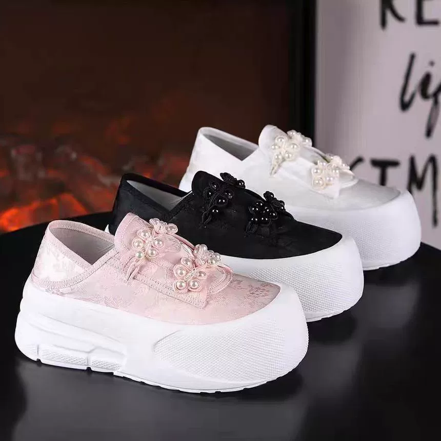 Новая атласная жемчужная пряжка в китайском стиле, весна и осень 2025, новая универсальная модная повседневная обувь на платформе в национальном стиле в стиле ретро на толстой подошве