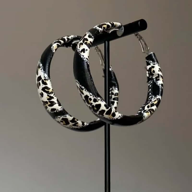 Cool and Stylish! Leather Black and White Leopard Print Large Hoop Earrings for Women, High-End Look, Face-Slimming Earrings, Versatile Style