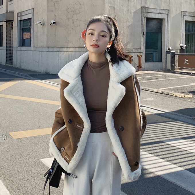 气质短款皮毛一体大衣女2022冬季新款韩版宽松羊羔毛拼接机车外套