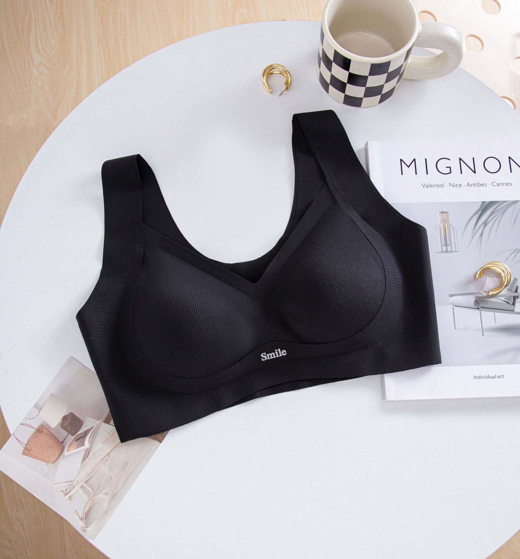 Venta directa de fábrica Comercio electrónico transfronterizo Sudeste de Asia Vietnam Tailandia Mujeres sin costuras Sujetador de texto cómodo y transpirable