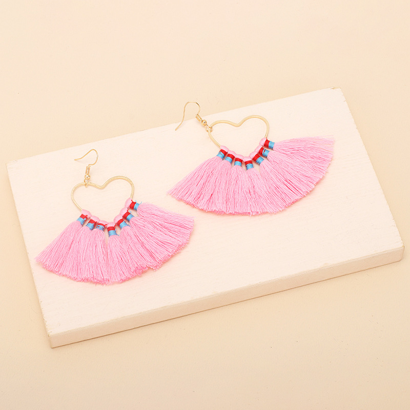 Nihaojewelry Bohemian Geometric Hollow Heart Tassel Earrings Wholesale Jewelry display picture 5