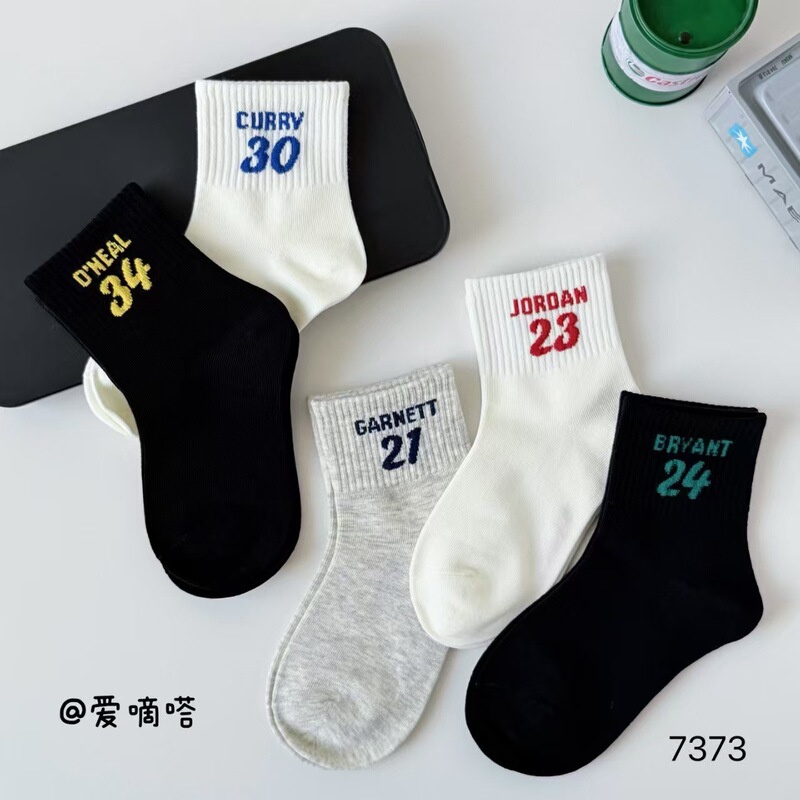 Aidida children's socks, new autumn and winter style, colorful black and white letter design, trendy mid-tube combed cotton for boys and girls