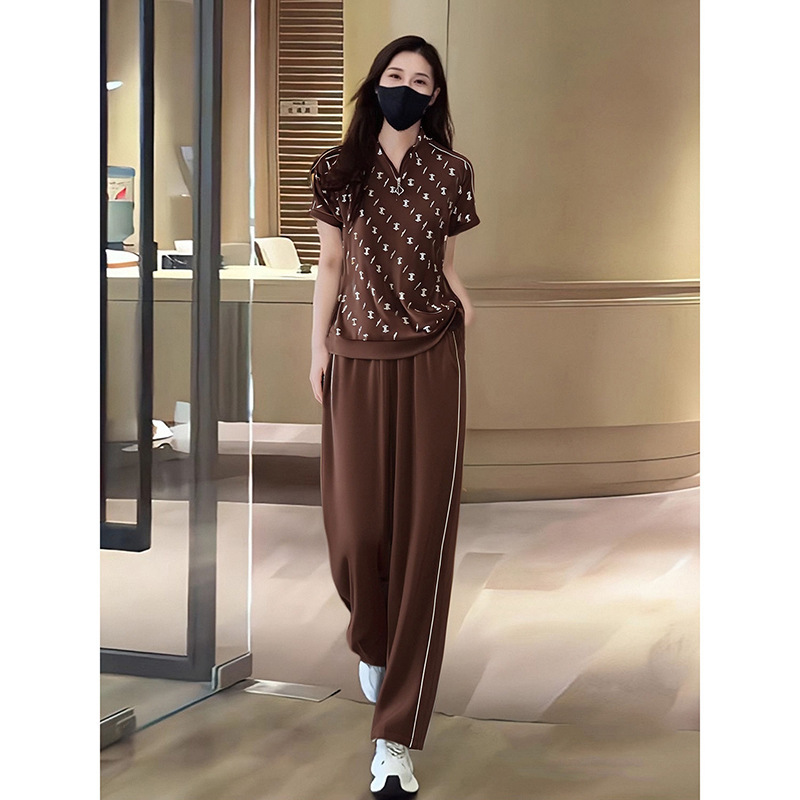 brown Sports suit Women's Summer 2025 New Loose Slimming Popular Super Hot European Short-sleeved T-shirt Casual Wear