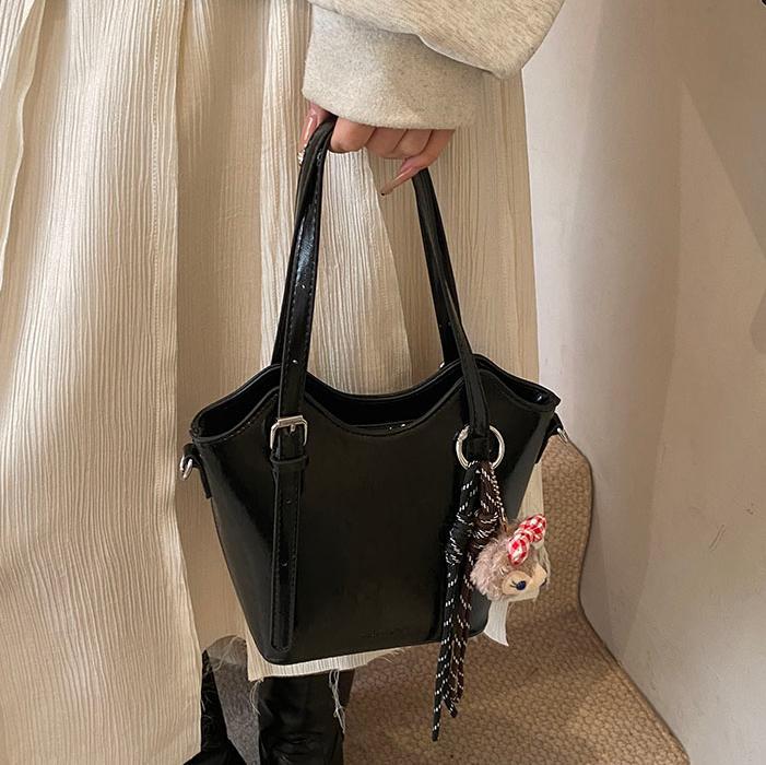 Bolsa de mano retro de color universal para mujeres 2025 nuevo nicho de diseño de tendencia bolso de hombro de alta calidad bolso de cubo