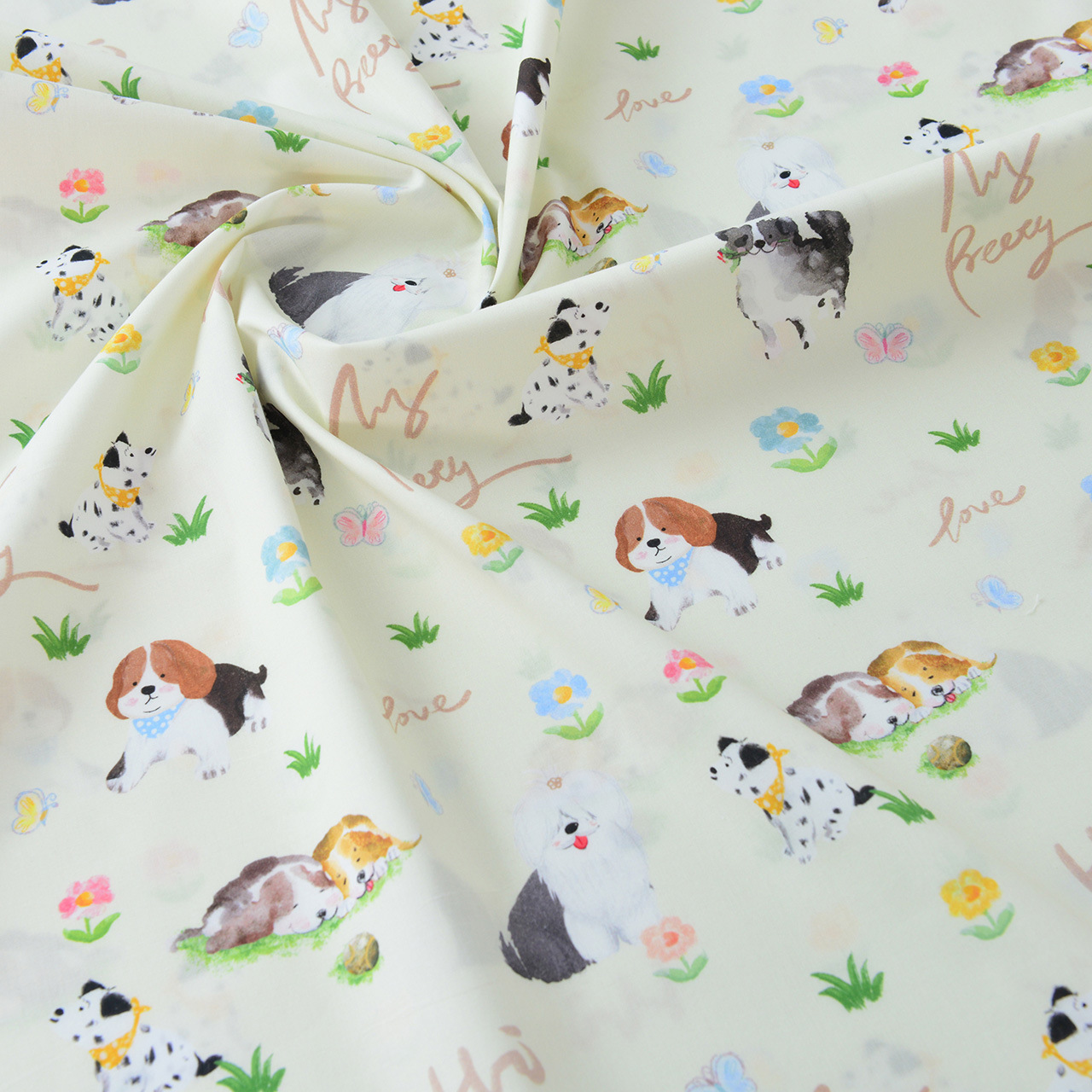 창백한 노란색 아래 노란색 스카프 개