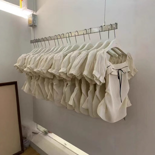 �n��С���� �ļ���Ʒ����ϵ��һ���I���ɶ����r��Ů�������@��