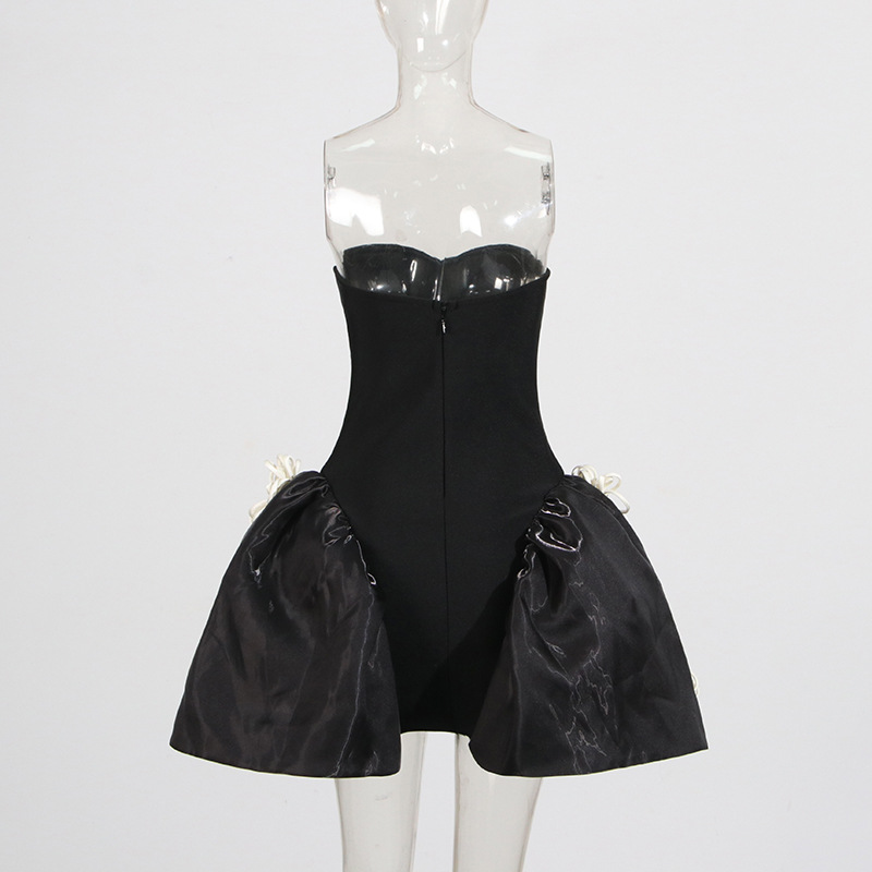 Abito da sera elegante da donna con dettagli floreali_voghion.com