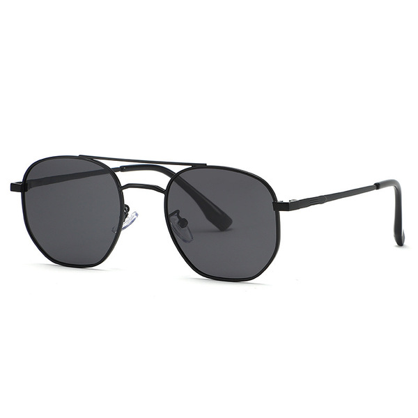 Retro fashionable sunglasses solar-powered