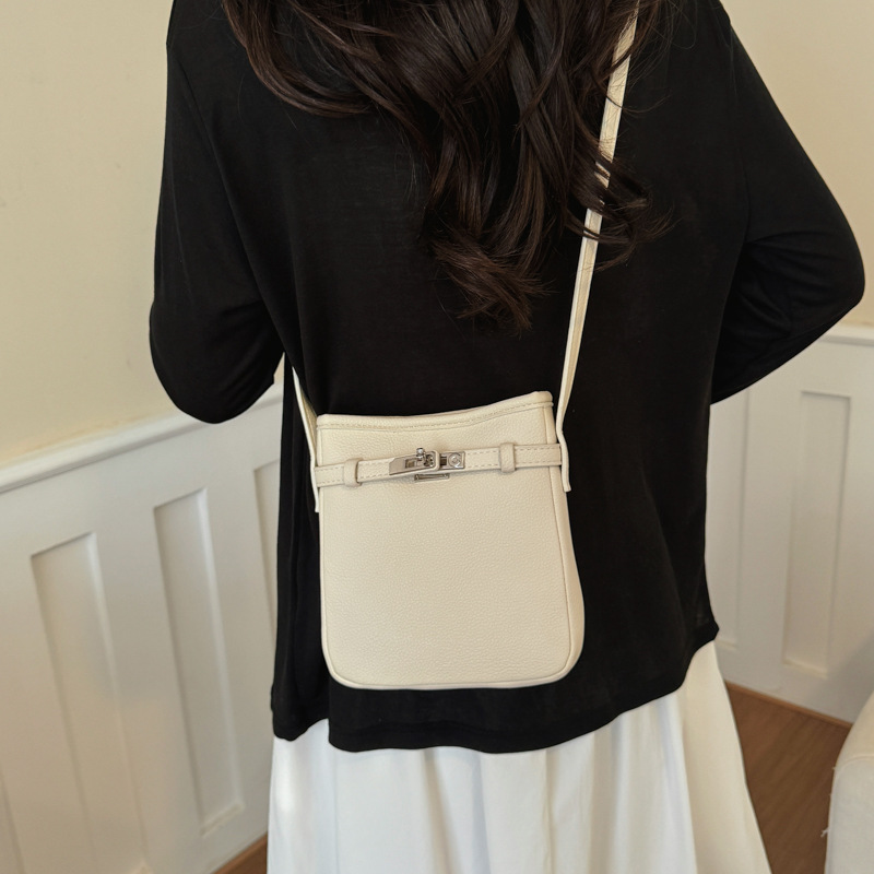 Lichi mujer nueva moda exquisita nicho de fuego verano 2026 temperamento bolso de moda móvil mochila de hombro estampado
