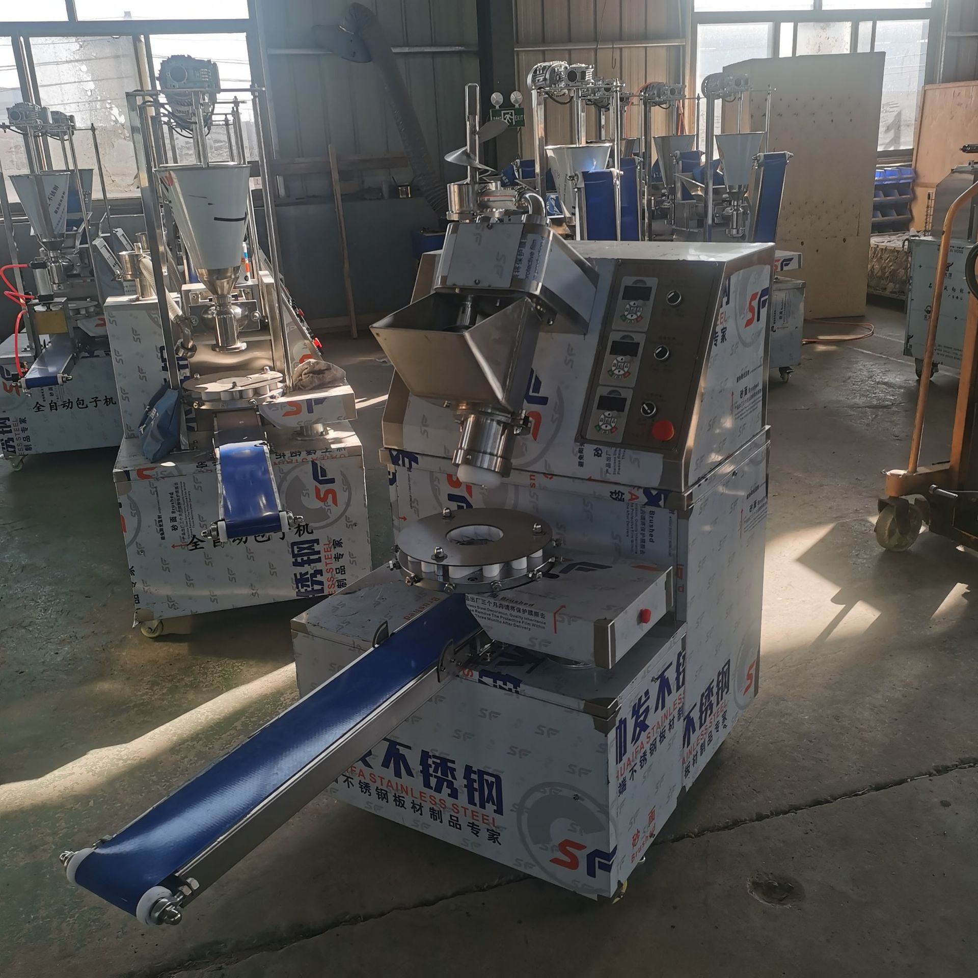 新款卷面式包子机 早餐店小笼包灌汤包机 商用全自动小型包子机