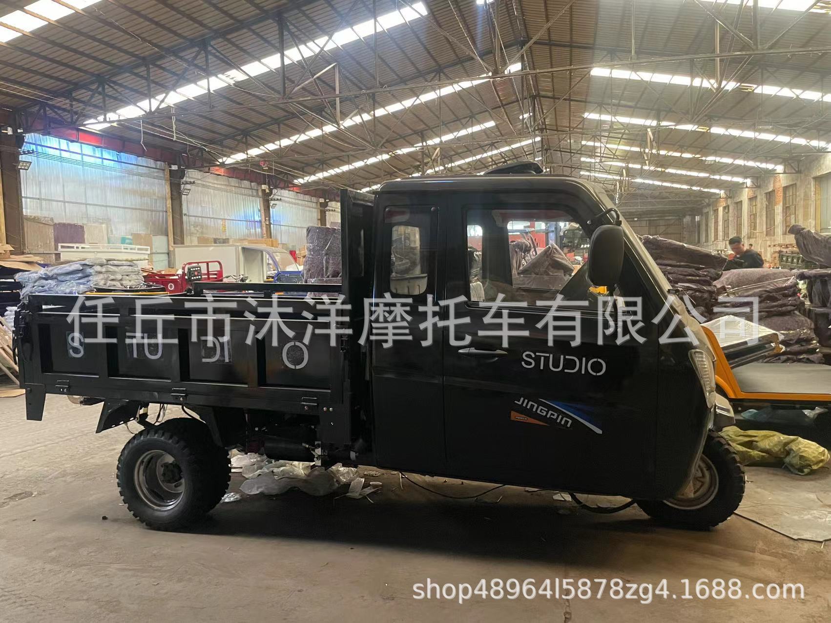 Source manufacturer luxury rain shelter three-wheeled fuel-powered motorcycle with enclosed cab, five-wheel double hydraulic dump truck