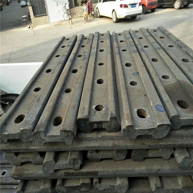 Placa de abrazadera ferroviaria de acero 8kg12kg22kgplaca de cola de pez 24kg placa de prensado de fijación de conexión ferroviaria 3