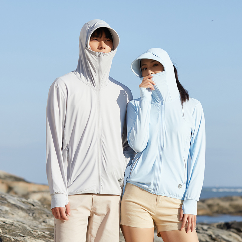 Ropa de protección solar de seda de hielo para hombres, estilo fino de verano, protección solar de seda de hielo resistente a los rayos UV, amantes transpirables, ropa de piel con capucha ligera para mujeres
