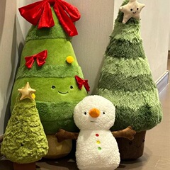 新色のクリスマスパーティー飾り クリスマスぬいぐるみ クリスマスツリー人形 シダー 暖かい冬の贈り物人形