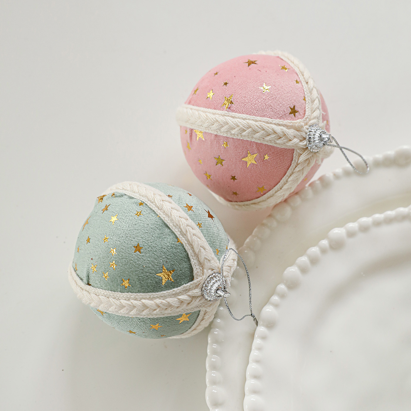 Nuevos productos transfronterizos 8CM bola de espuma colgante árbol de Navidad colgante decoración bola de estrella tela impresa bola decoración