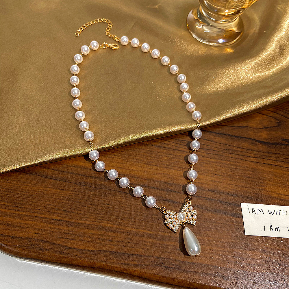Fashion Simple Inlaid Rhinestone Pearl Necklace  Bow Pendant Clavicle Chain Necklace