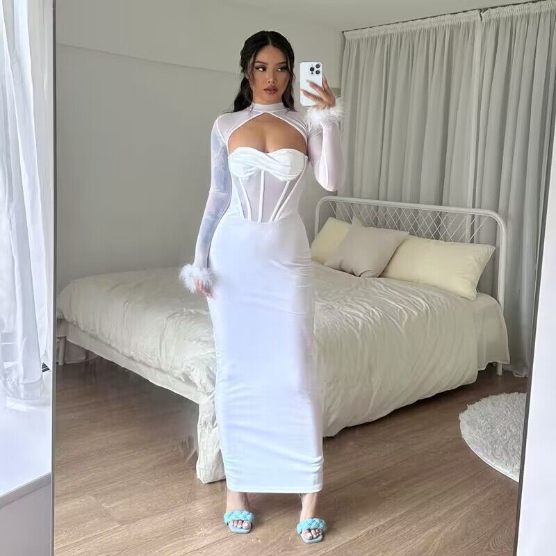 Abito da sera a sirena in velluto con corsetto e maniche piuma_voghion.com