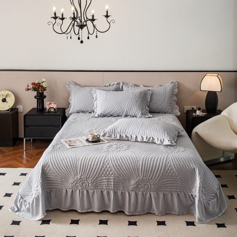 Tapa de cama de encaje de hoja de loto de color sólido de tres piezas, sábanas acolchadas acolchadas gruesas y aptas para la piel, las ventas directas de fábrica se pueden enviar en nombre de una pieza