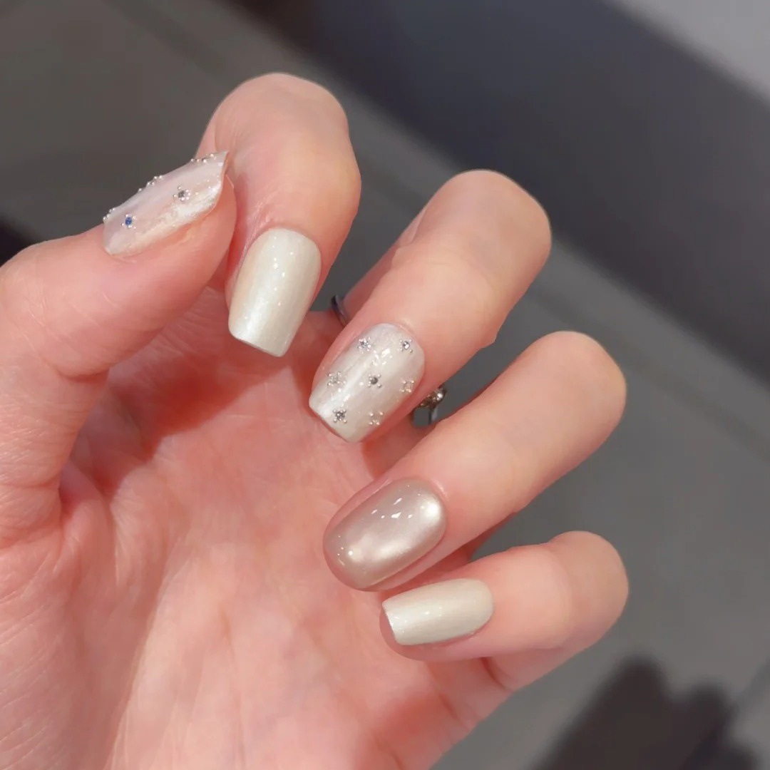 手工穿戴甲爆闪ab鸳鸯款黑白猫眼点钻纯欲ins高级感可卸显白美甲