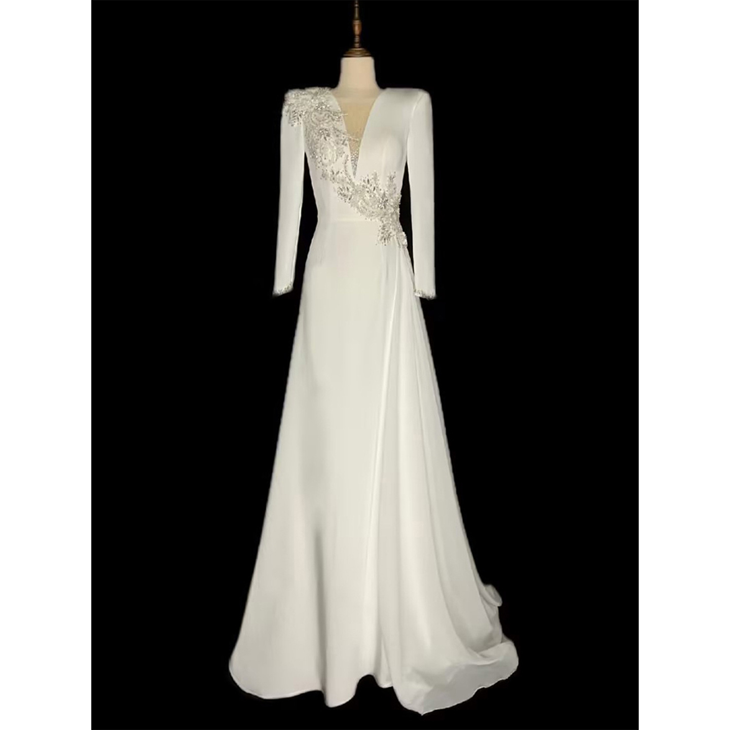 High-End Host Evening Dress, Dignified and Elegant, 2026 New Style, White Ethnic Vocal Performance Costume for Women