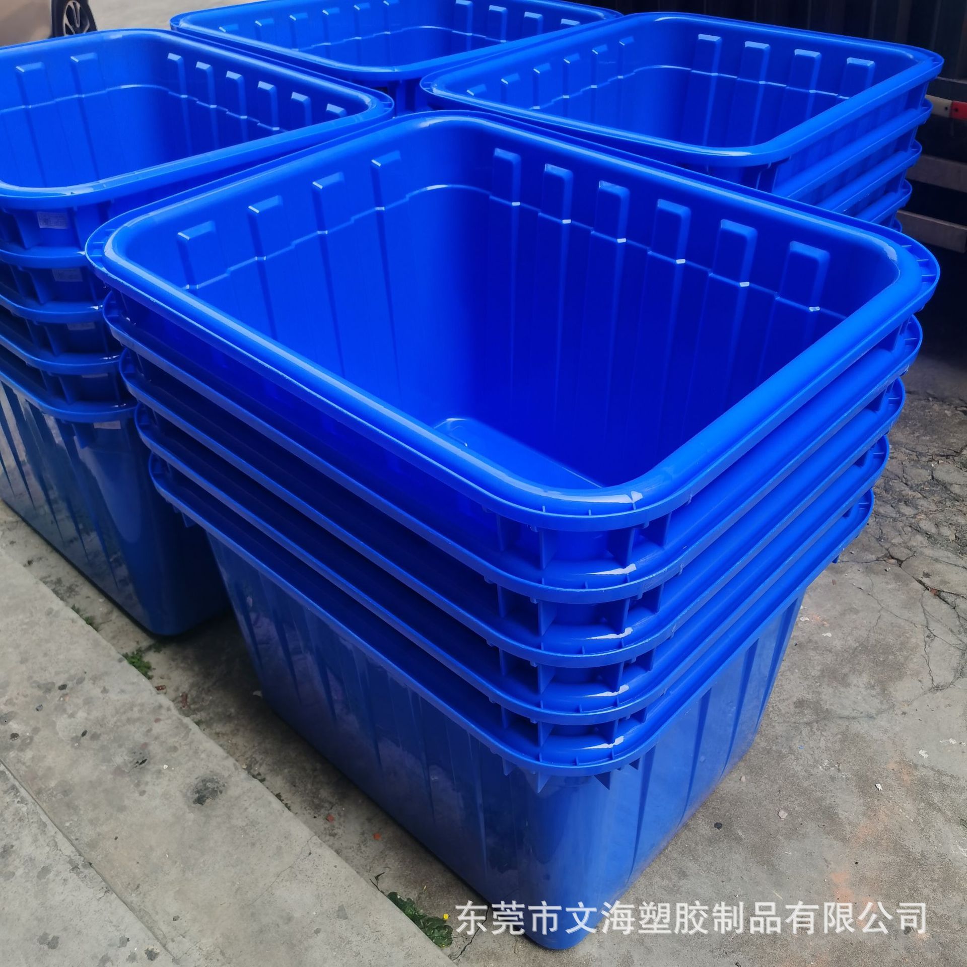 东莞生产400升塑胶水箱 加厚塑胶方箱瓷砖箱 带盖带轮塑料服装箱