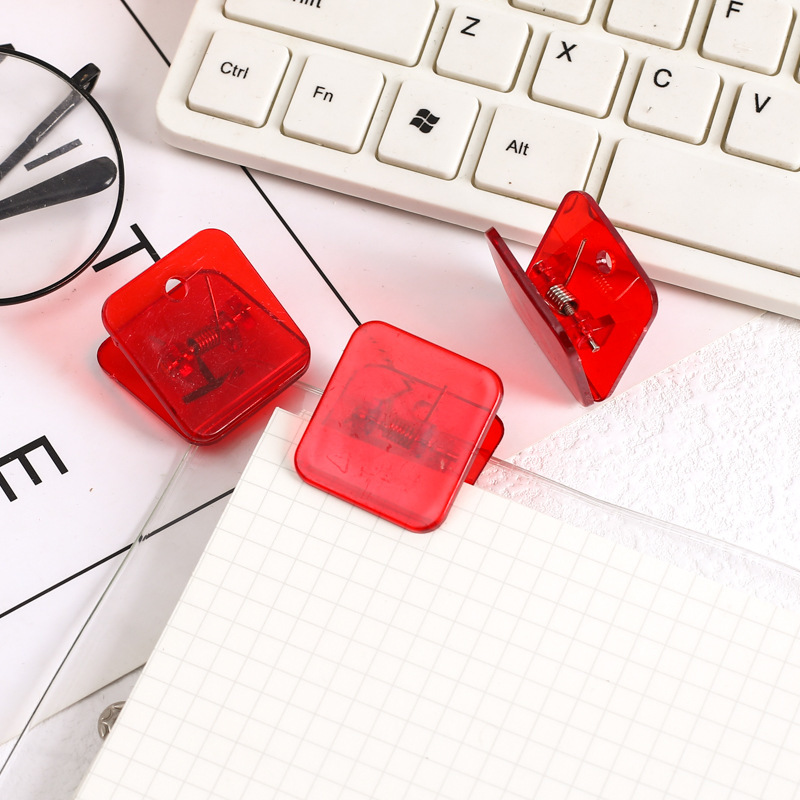 Fabricantes al por mayor acrílico cuadrado clips pequeños materiales de aprendizaje de oficina simple papel de prueba de clasificación de clips de plástico