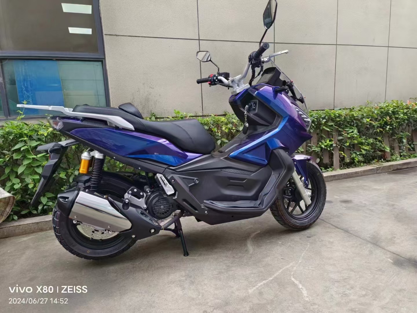 The Source Factory Specializes in Supplying Fuel-Efficient Scooters and Motorcycles to Amazon, Offering Two-Wheeled Motorcycles with Strong Power