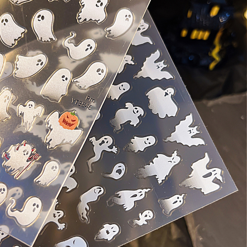 ハロウィーンシリーズのネイルシールが洗練されています。|undefined