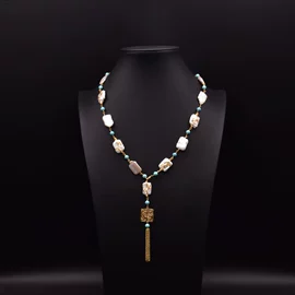 项链;耳钉;手链