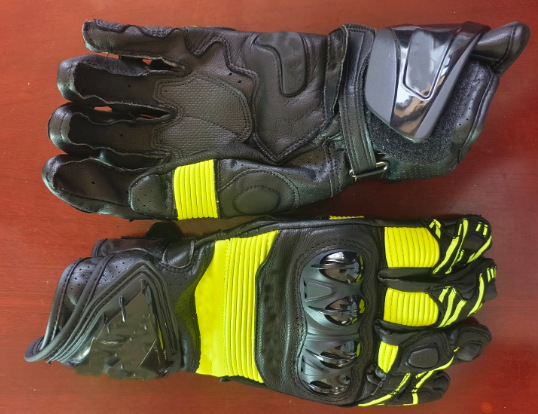 검은색 형광 녹색