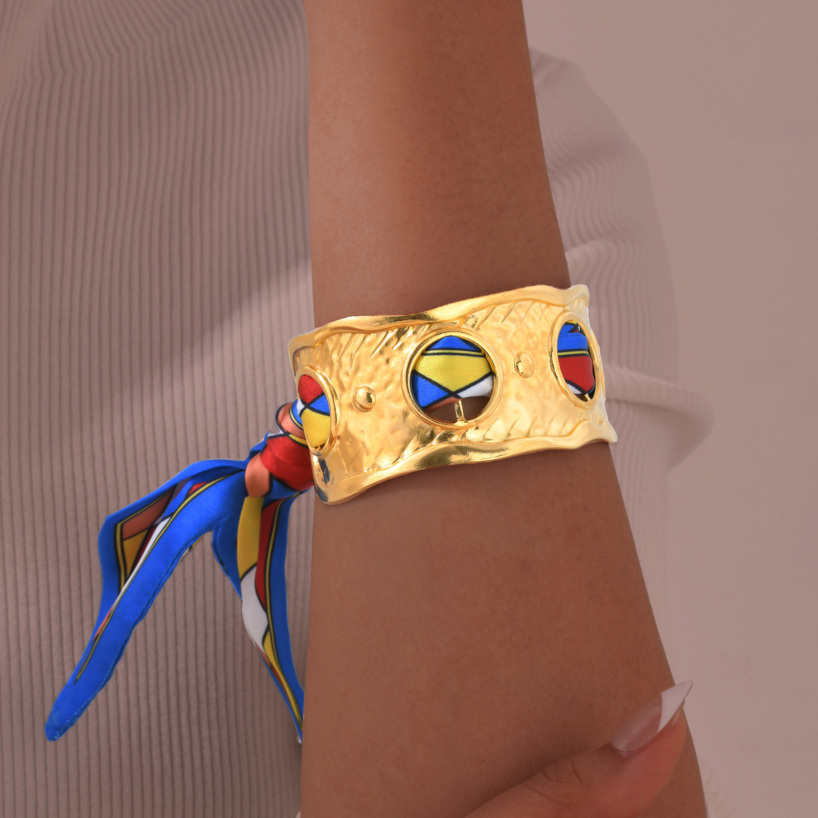 45g Weight Electroplating Gold Plating Process Golden Plated Plating Material Stone-Free Inlay Material Bangle Classification 1 Piece Quantity Daily Occasion 201 Stainless Steel Material Solid Color, Flower Pattern Women's Gender Vintage Style, IG Style Style Plating Craft IG Style Vintage Style Solid Color Flower 201 Stainless Steel Bangle In Bulk 7