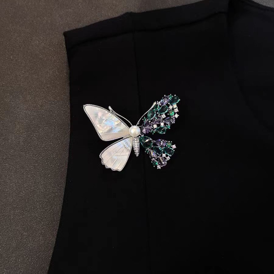 「Year-End Dream Butterfly」High-End Butterfly Light Luxury Brooch Elegant and Generous Pearl Pin Dinner Coat Corsage for Women