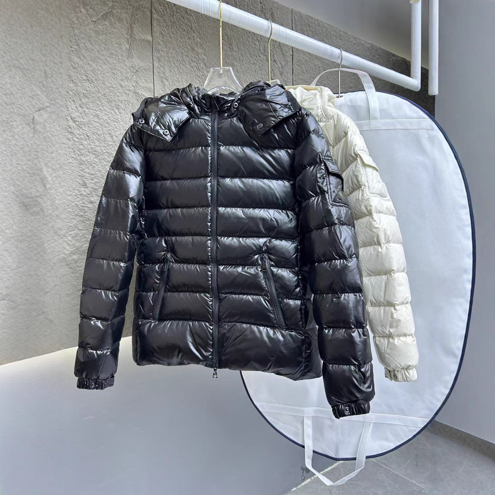 2025冬季新款亮面短款羽绒服女士防风连帽收腰修身显瘦白鸭绒外套