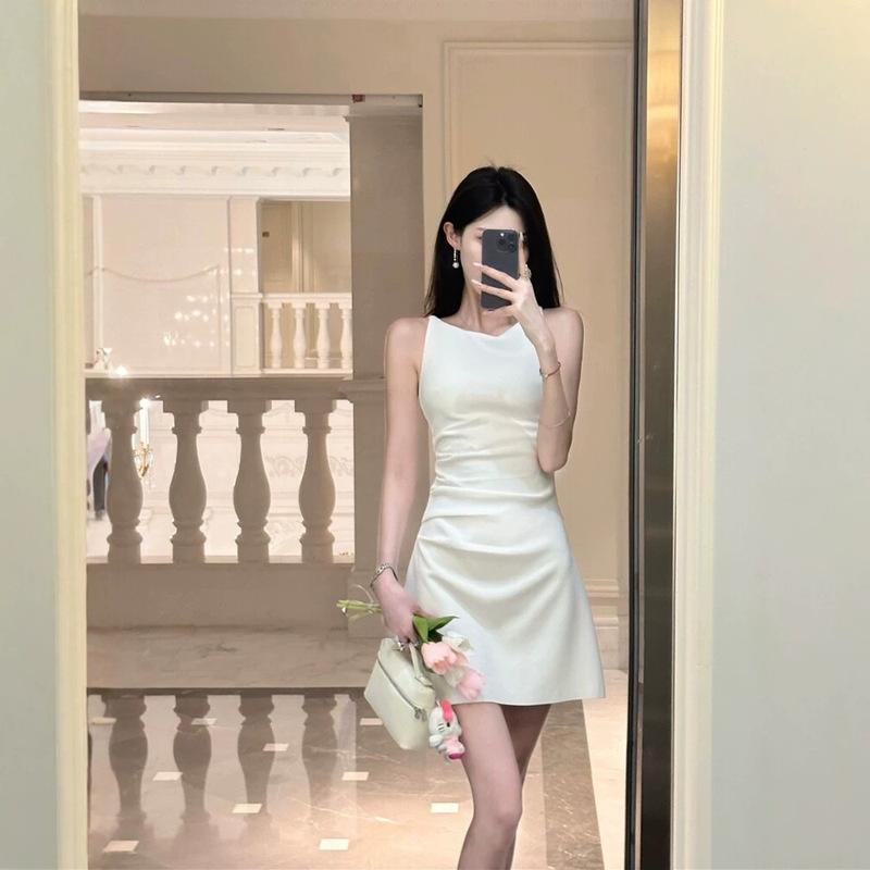Qian An'an's French-style simple black and white suspender mini dress, elegant and slim-fitting women's dress Qian An'an's French-style simple black and white suspender mini dress, elegant and slim-fitting women's dress