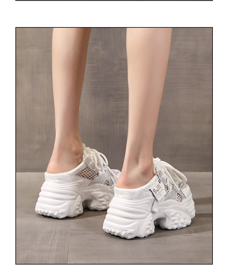Giày sneaker nữ đế dày chunky thiết kế mũi trùm họa tiết thiên nga đen — màu trắng, bạc chi tiết 13