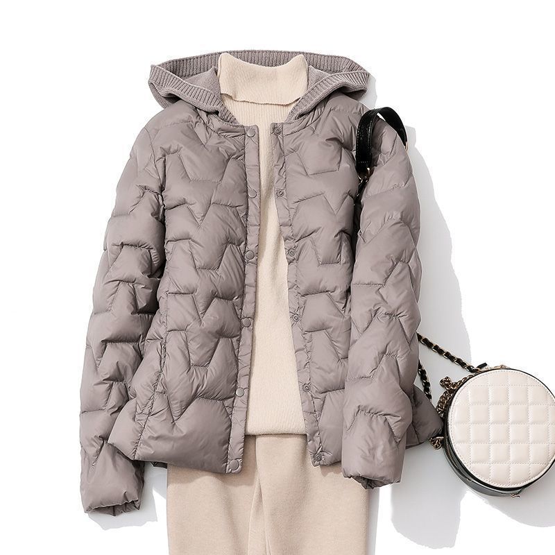 Otoño y invierno ligero chaqueta con capuchón mujer corto empalme sombrero de punto de moda exterior con chaqueta delgada ligera de moda