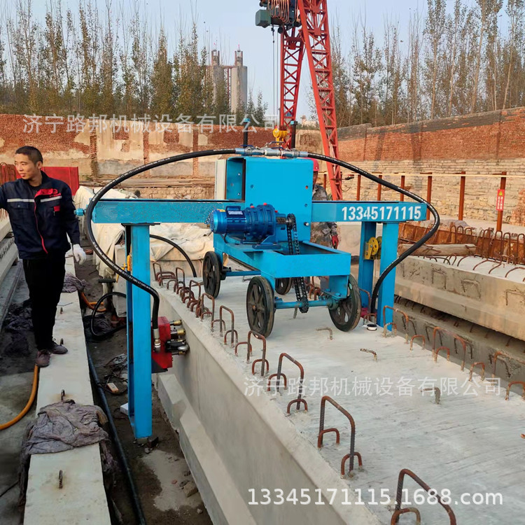 空心板凿毛机 预制梁场板梁凿毛机 自动行走框架式拉毛机厂家