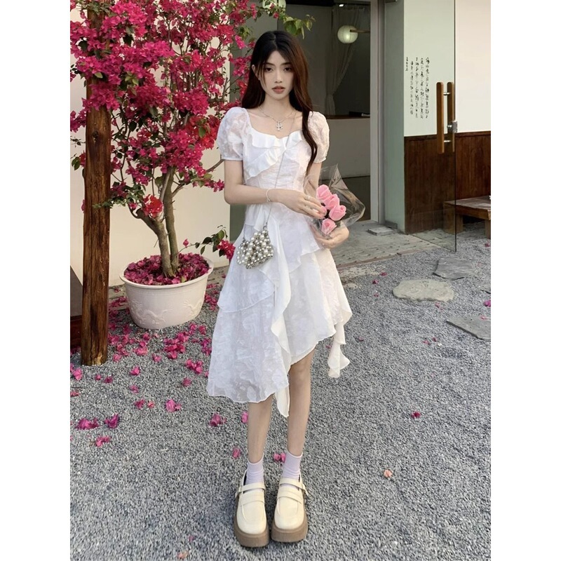 Dress Suitable for Taking Photos at the Beach, Women's Summer French-Style Tea Break Dress with Square Neck, Puff Sleeves, Waist-Cinching, and Irregular Short Skirt Dress Suitable for Taking Photos at the Beach, Women's Summer French-Style Tea Break Dress with Square Neck, Puff Sleeves, Waist-Cinching, and Irregular Short Skirt