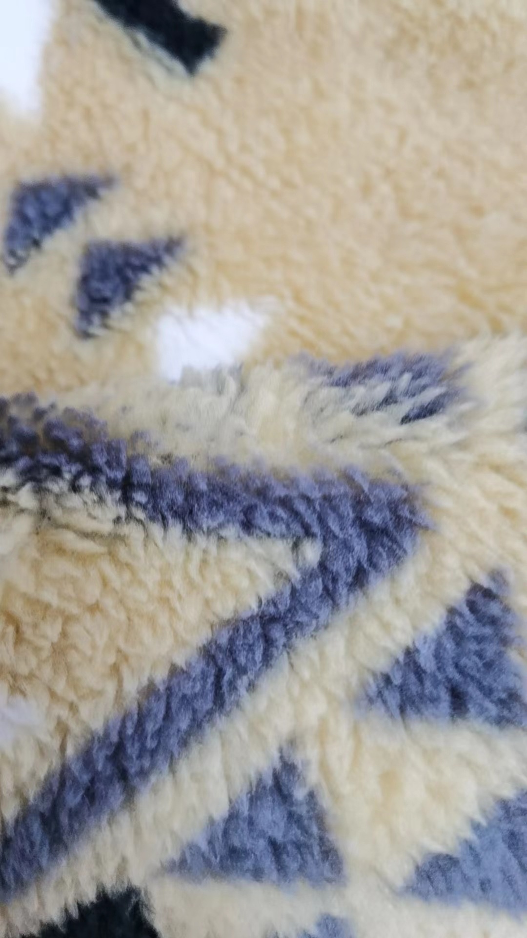 250g双面舒棉绒大菱形印花全涤黄黑白灰柔软保暖面料批发