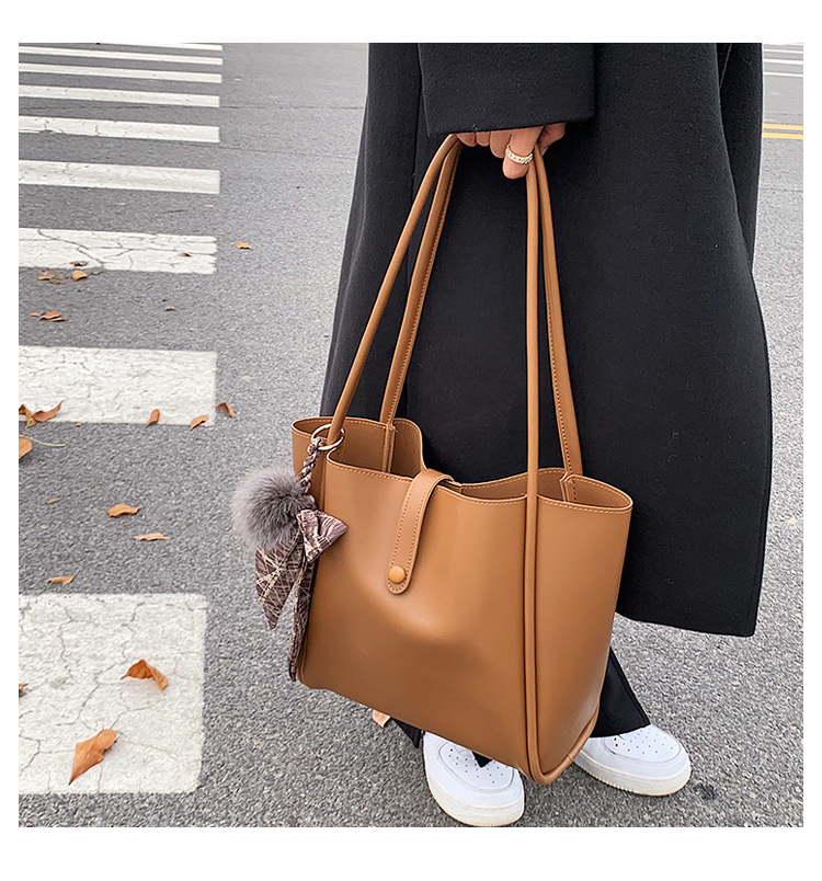 Large-capacity Bucket Bag 2021 New Fashion  Retro Shoulder Bag Ladies Casual Hand Bag display picture 5