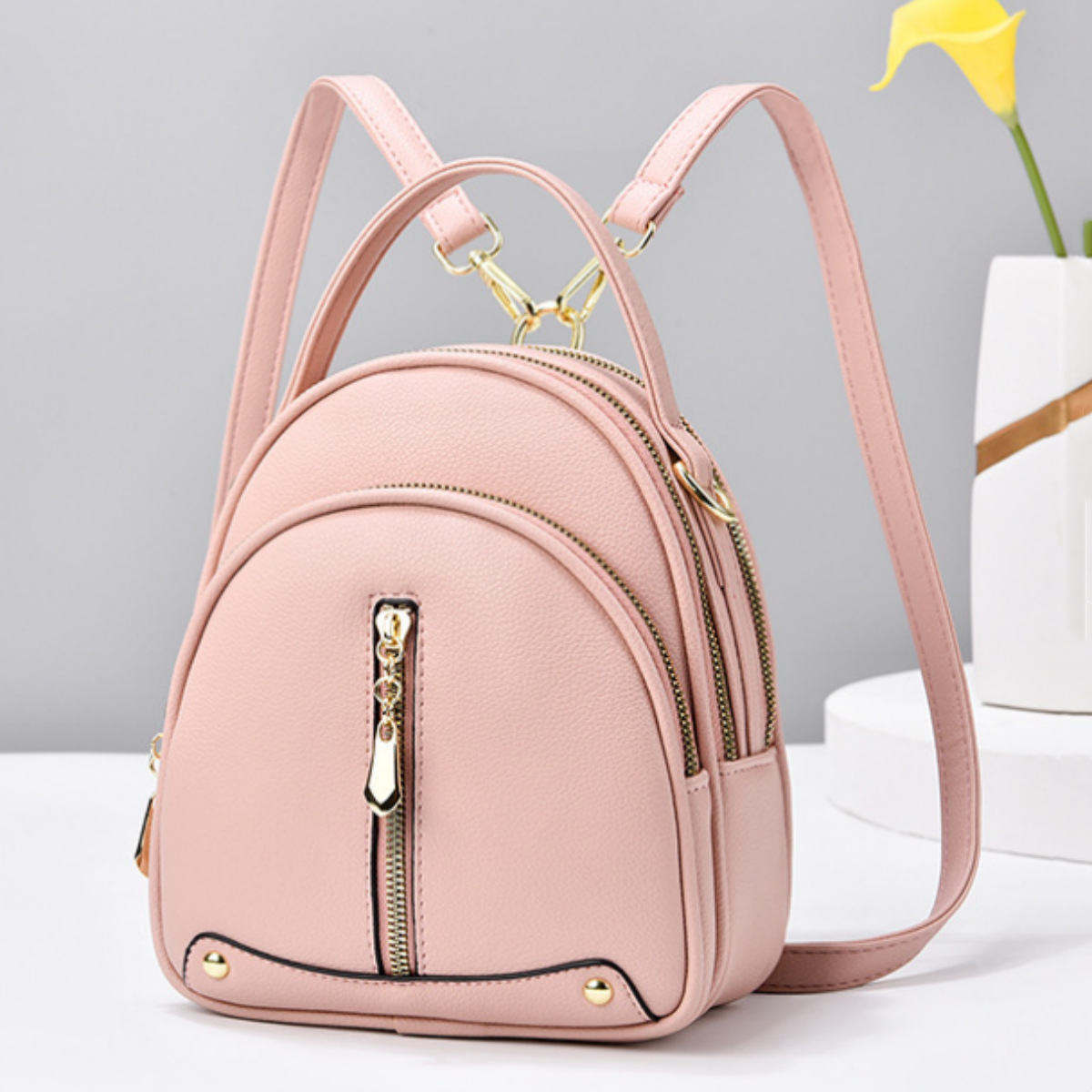 Mochila ligera, mochila deportiva ligera pequeña para mujeres, estudiantes de gran capacidad para mujeres al aire libre, una bolsa multifuncional, sensación de alta calidad.