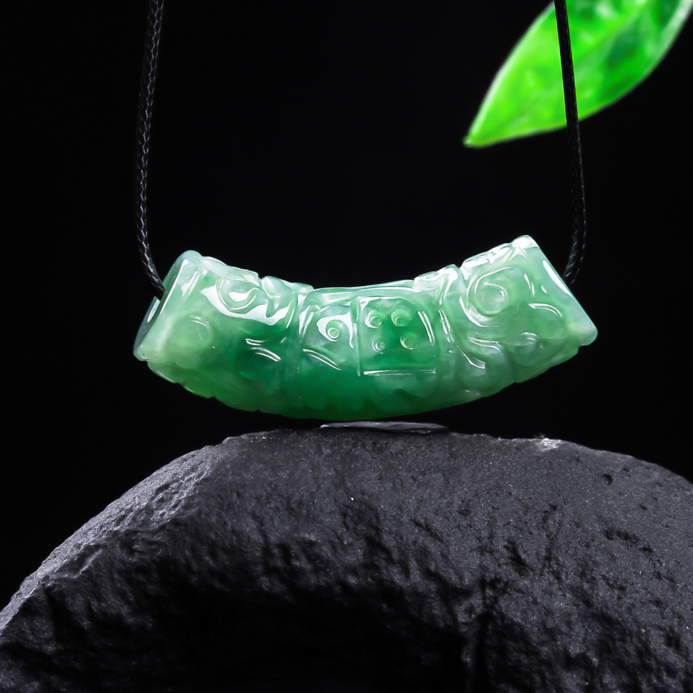 pendant jade