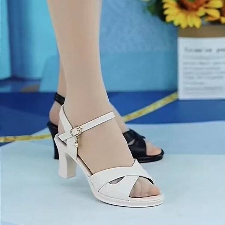 Sandallas de mujer de cuero suave de verano 2025 nuevo estilo anti-deslizante de mujer tacones de moda boca de pez madre sandalias de hebilla