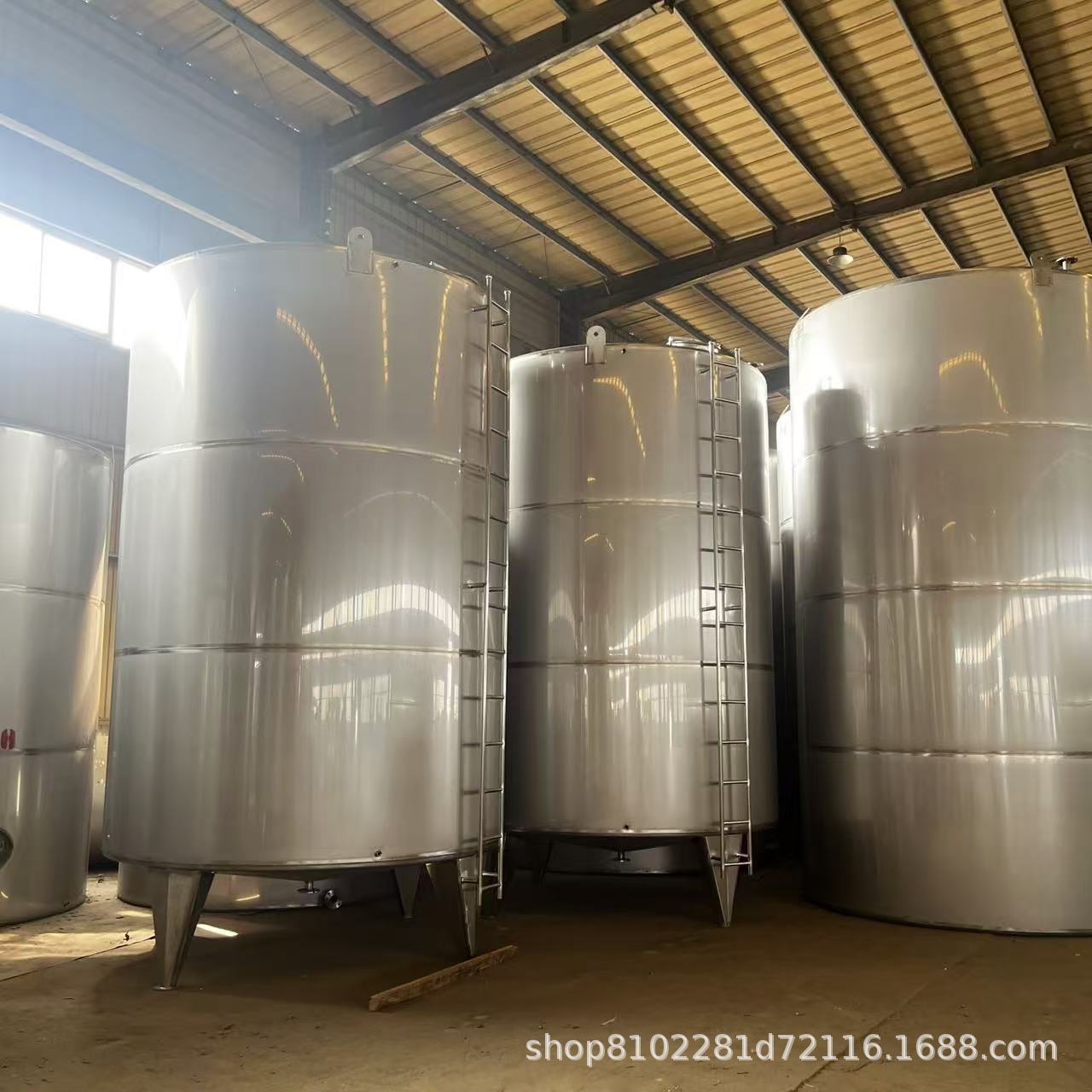 304不锈钢储罐10吨白酒立式不锈钢储存设备密封式液体储存罐
