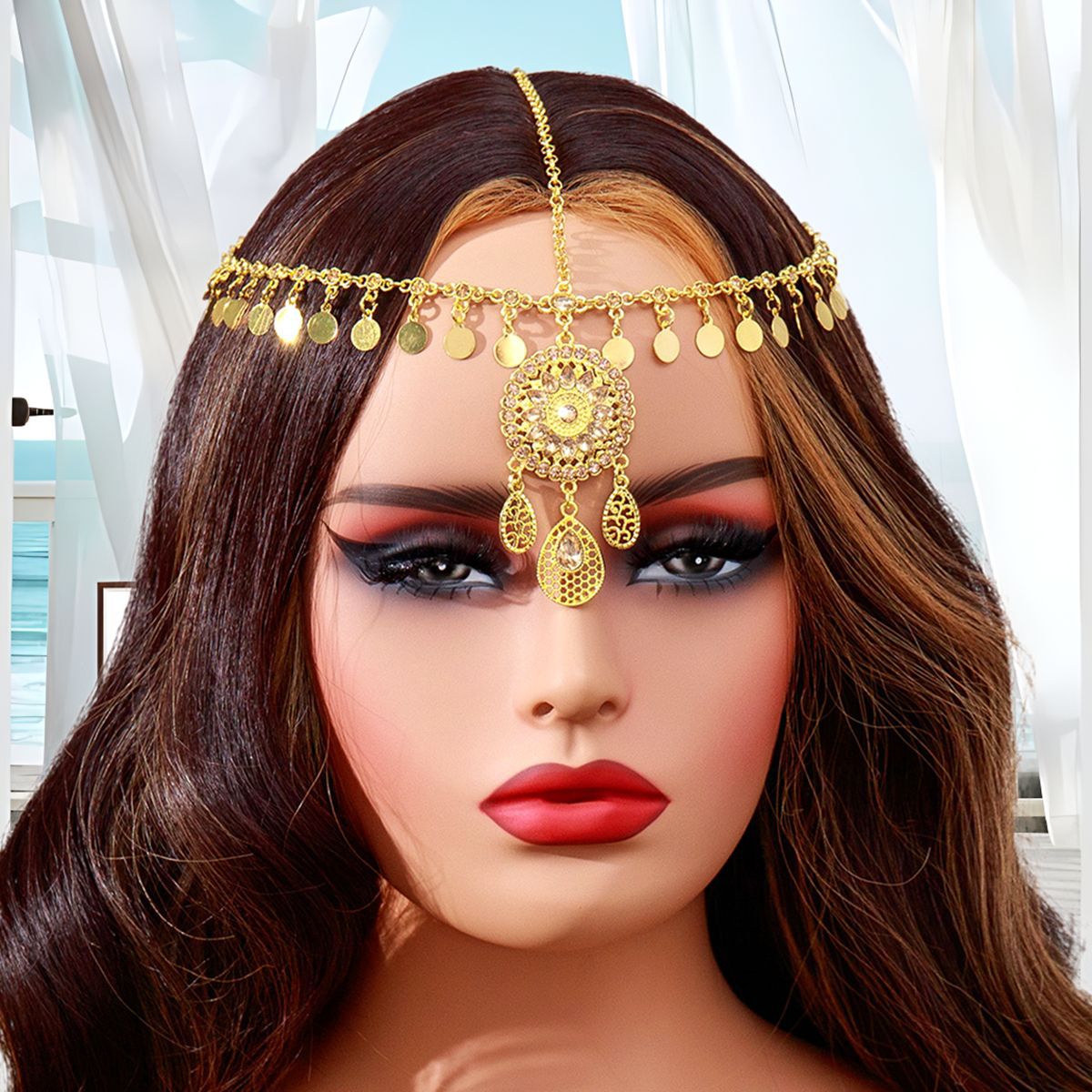 Golden hair accessory for bride with tassels