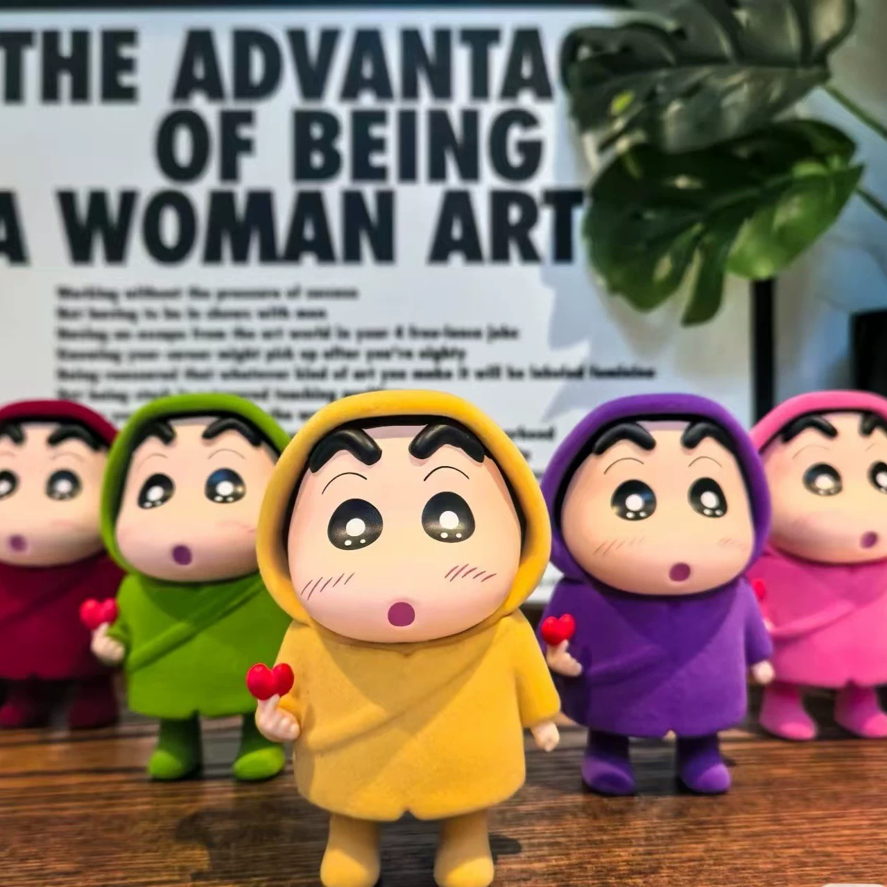 Crayon Shinchan Q версия зимнего флокировки, чем сердце дождевик серии милые домашние украшения