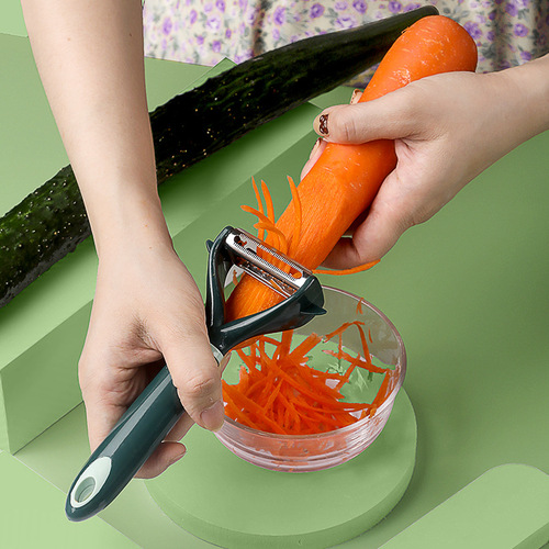 New innovative kitchen gadget two-piece set, vegetable and fruit peeler, simple, compact and portable peeling knife