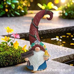 国境を越えた太陽エネルギーが光る赤い帽子の小人の花園は庭の景観を飾って白いひげの樹脂の工芸品を飾ります。